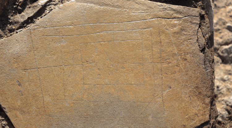 Van'daki Osmanlı Kışlasında Askerlerin Dokuz Taş Oynadığı Belirlendi1