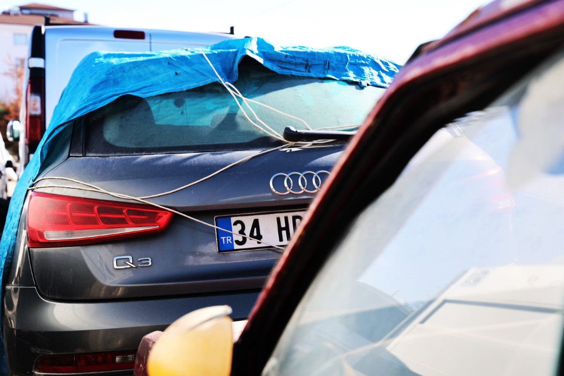 Yediemnin Otoparkı Araçlar (13)