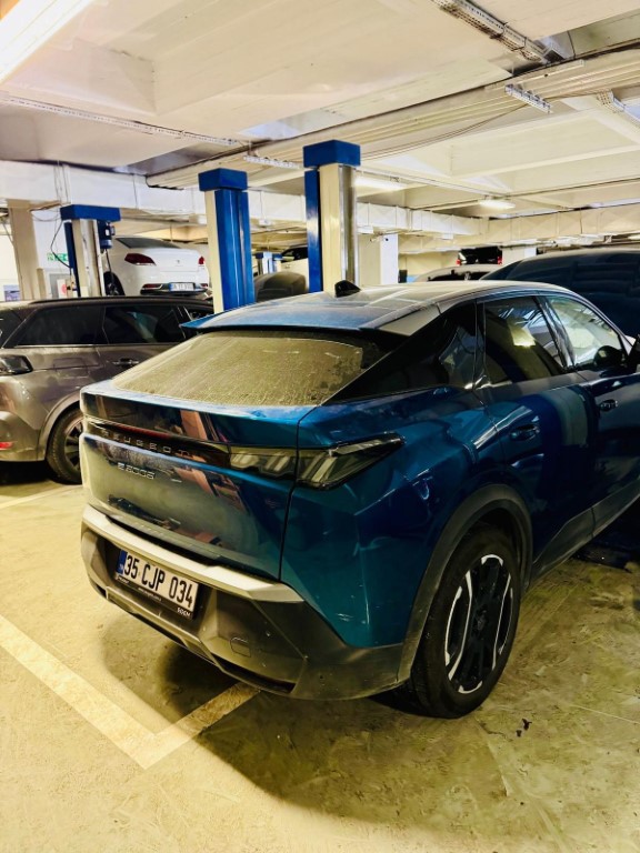 Yol Kenarına Yıldırım Düştü, Milyonluk Otomobil Hurdaya Döndü! (3)