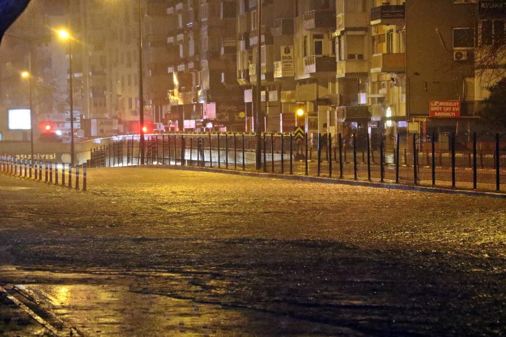 Antalya Sağanak Yağış Hayatı Felç Etti2