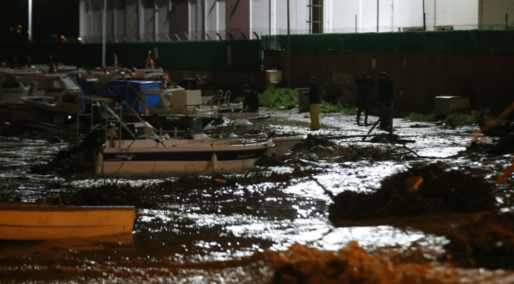 Çanakkale'de Sağanak Nedeniyle Kepez Çayı Taştı1