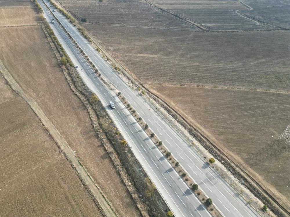 Kahramanmaraş’ta Depremde 7 Metre Kayan Yol Dikkat Çekiyor1