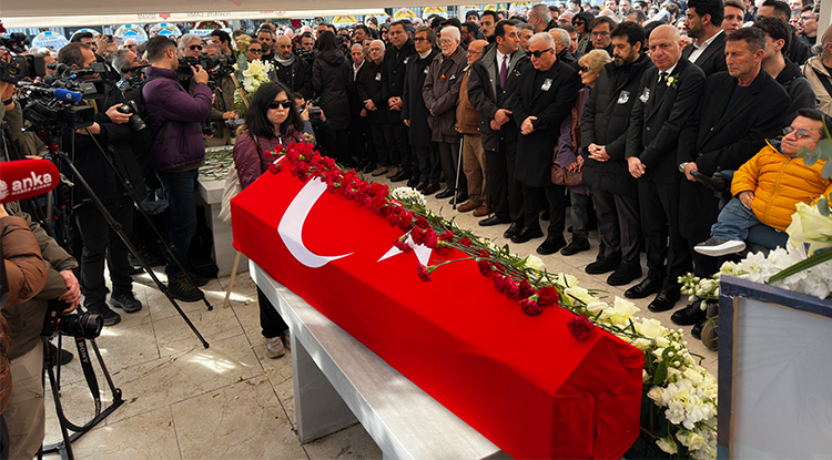 Türk Tiyatrosunun Usta Ismi Haldun Dormen, Son Yolculuğuna Uğurlandı 2