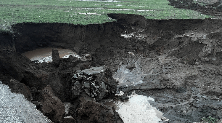 Afyonkarahisar'da Dere Yatağı Çöktü2
