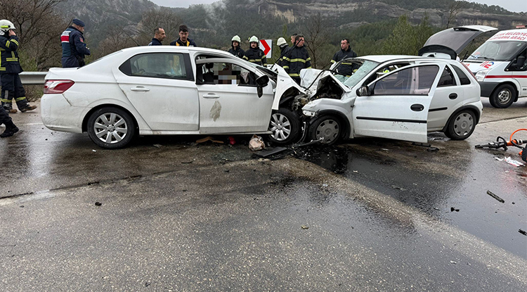 Antalya Isparta Kara Yolunda Korkunç Kaza