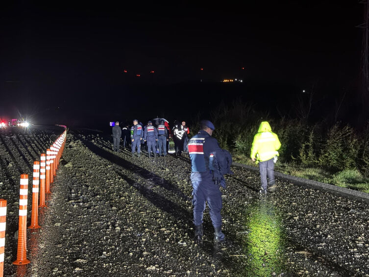 Balıkesir'de F 16 Uçağı Düştü1