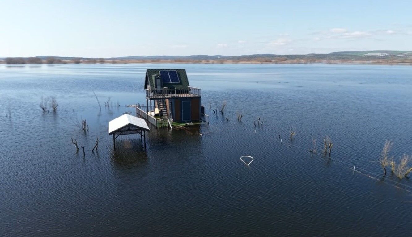 Bungalovlar, Göl Evi Oldu (5)