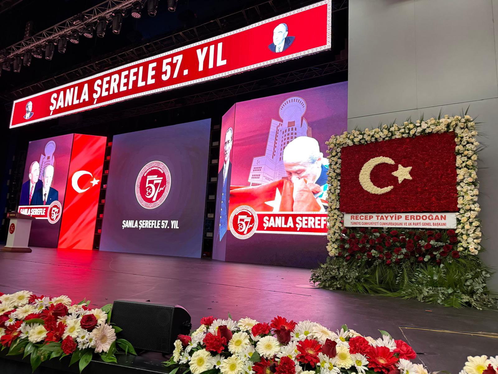 Cumhurbaşkanı Erdoğan'dan Mhp'ye Türk Bayraklı Kutlama Çiçeği1