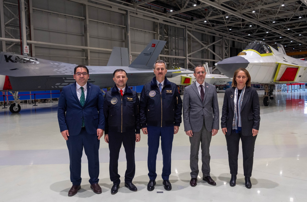 Haluk Görgün, Kaan Hangarını Ziyaret Etti2