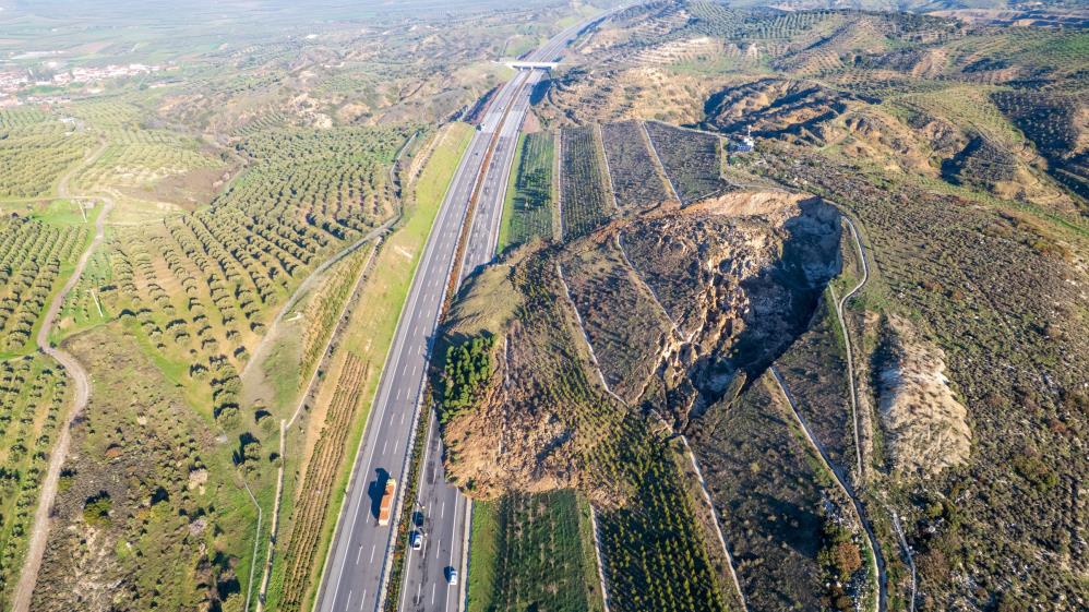 İstanbul İzmir Otoyolu’nda Heyelan! 3 Şerit Ulaşıma Kapandı2