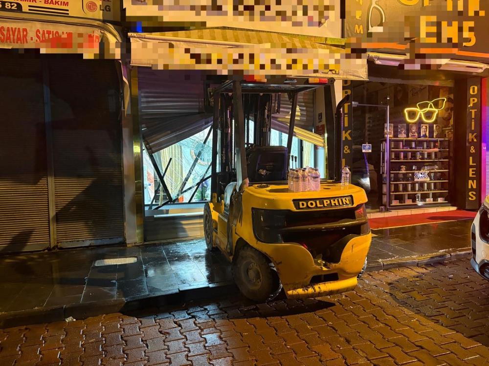 Kayseri'de Kuyumcuda Forkliftli Hırsızlık1