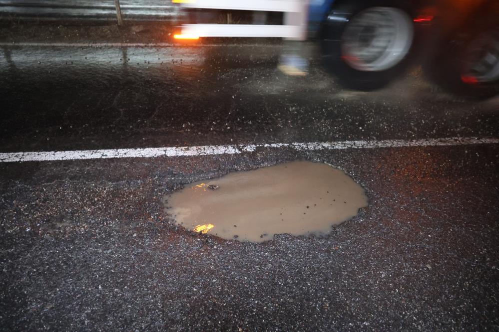 Nevşehir'de Yolda Oluşan Çukurlar, 5 Araçta Hasara Neden Oldu1