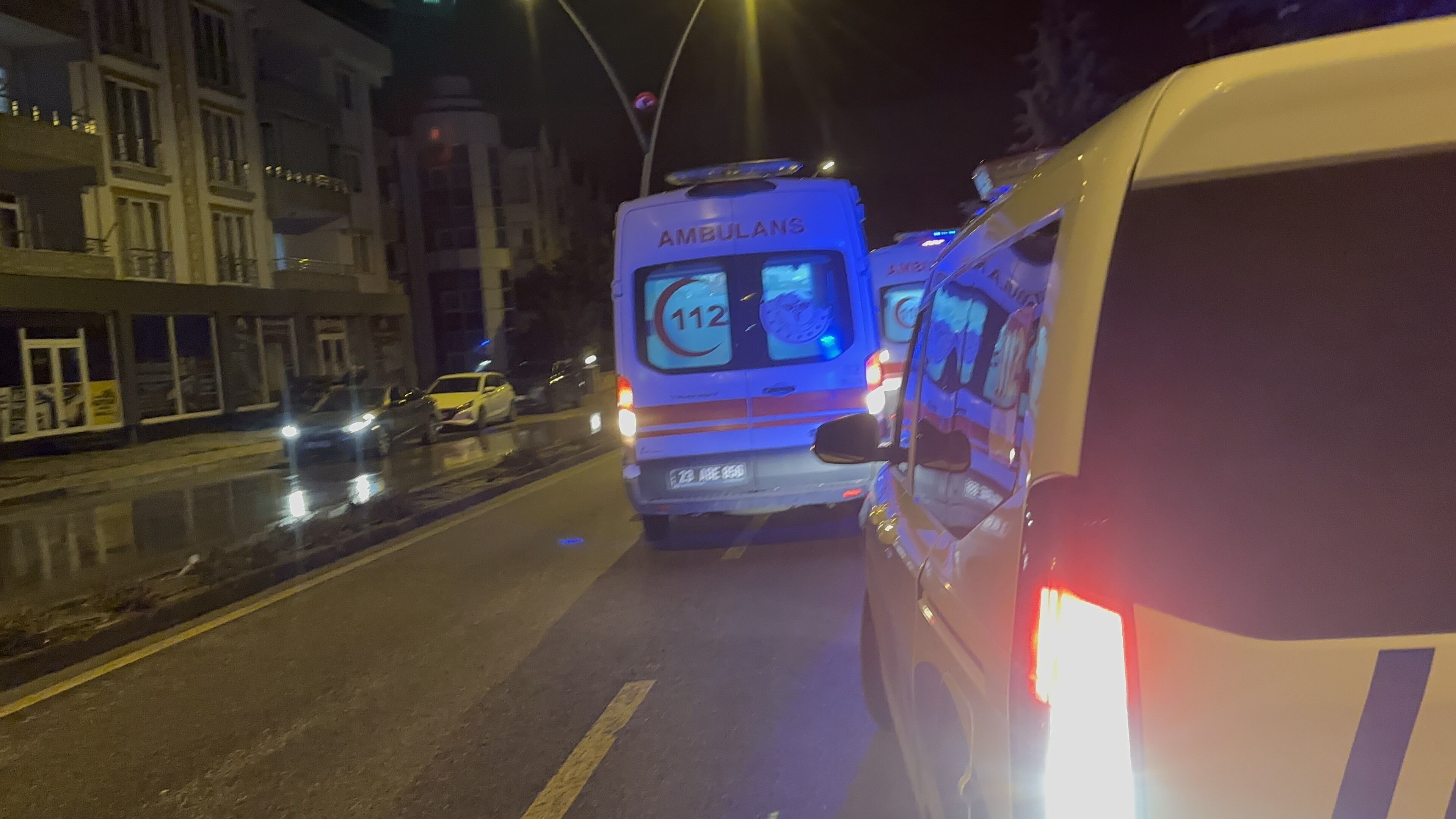 Asansörde mahsur kaldılar-1