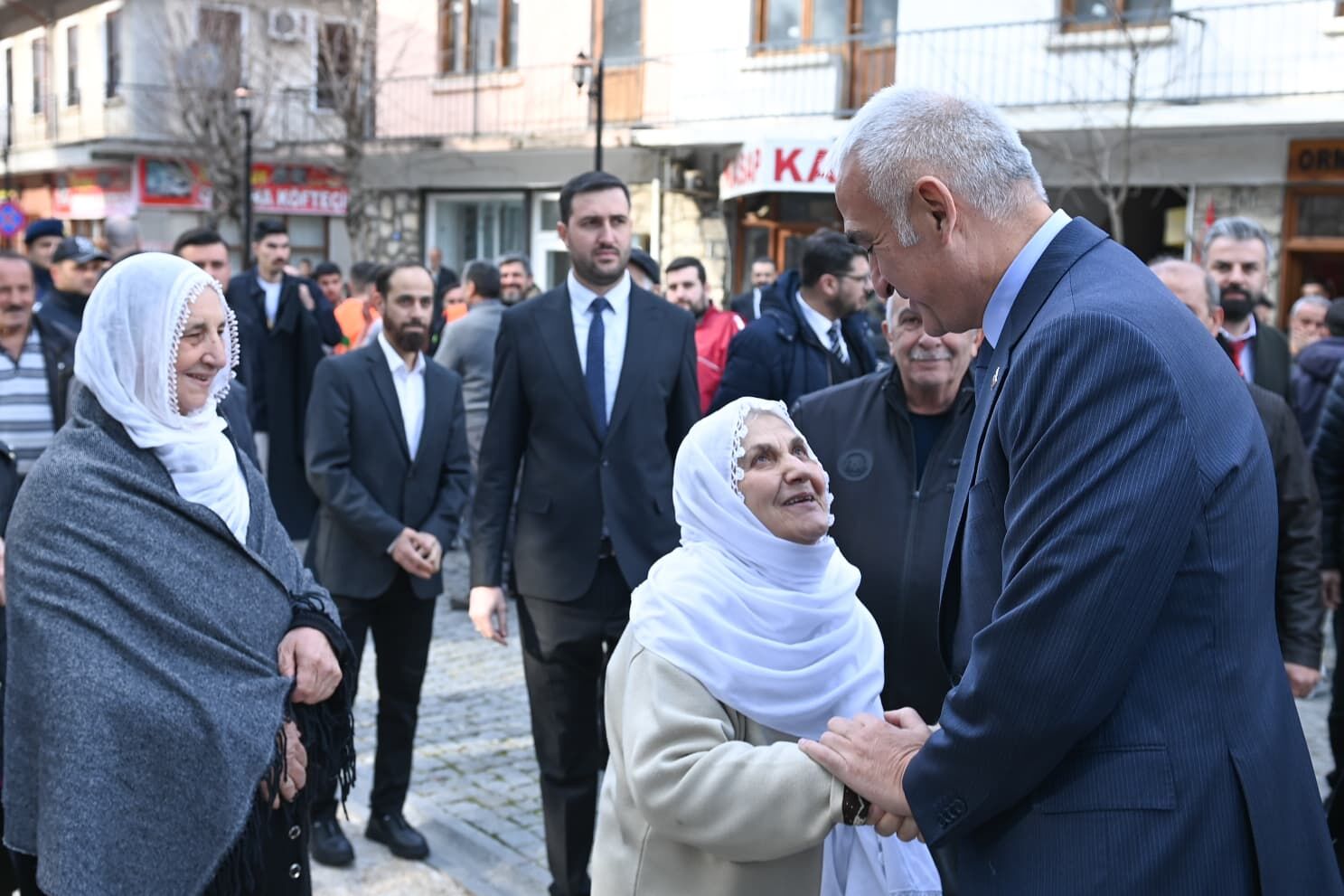 Bakan Ersoy Hemşehrileriyle Iftar Sofrasında Bir Araya Geldi4
