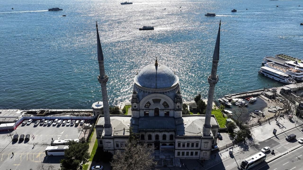 Boğaz’ın Incilerinden Biri ‘Dolmabahçe Camisi’15