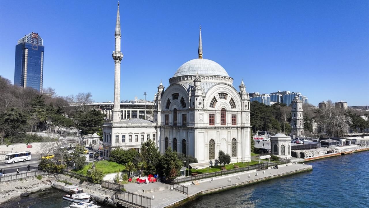 Boğaz’ın Incilerinden Biri ‘Dolmabahçe Camisi’3