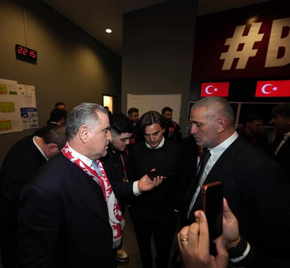 Cumhurbaşkanı Erdoğan, A Milli Futbol Takımı'nı Tebrik Etti