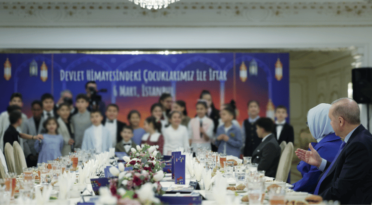 Cumhurbaşkanı Erdoğan, Devlet Himayesindeki Çocuklarla Iftar Yaptı1
