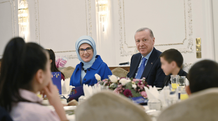 Cumhurbaşkanı Erdoğan, Devlet Himayesindeki Çocuklarla Iftar Yaptı2