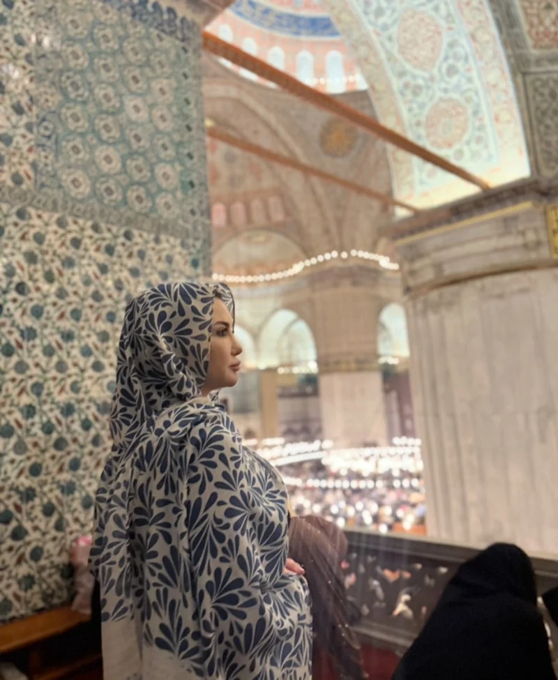 Esra Ezmeci'nin Başörtülü Pozları Gündem Oldu1