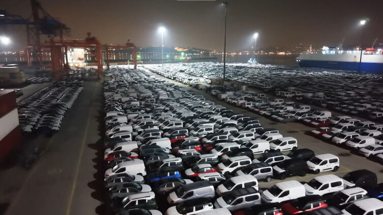 Haydarpaşa Limanı Sıfır Araçlarla Doldu1