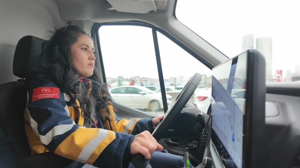 Kadın Ambulance Şoförü1