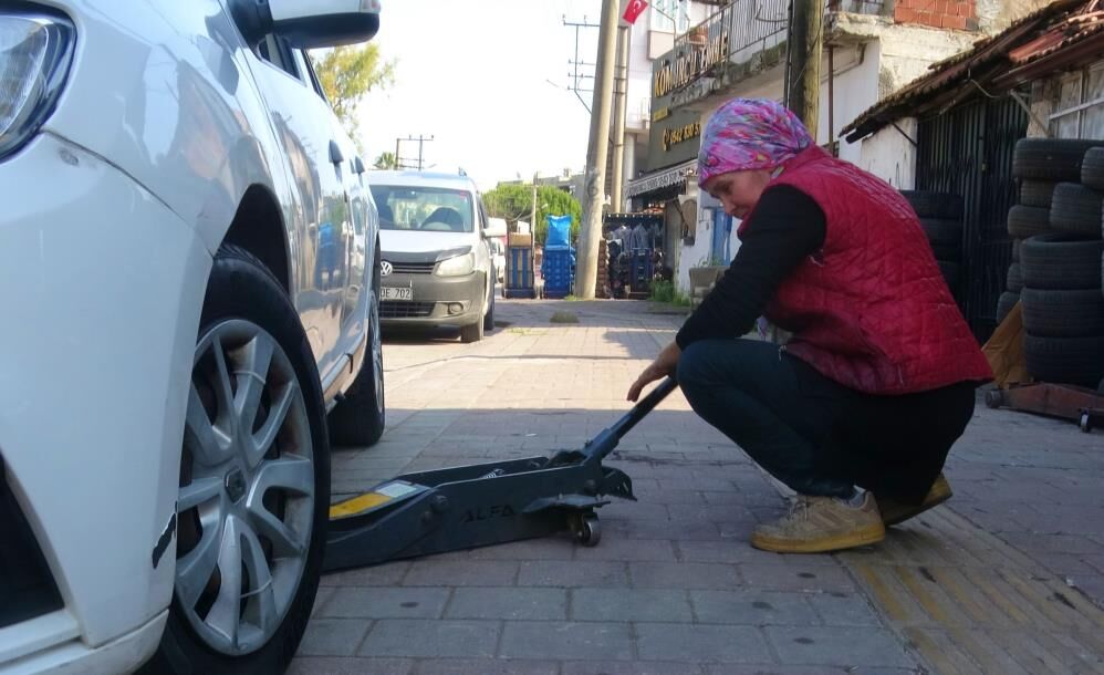 Oto Lastik Tamirine Kadın Eli Değdi2