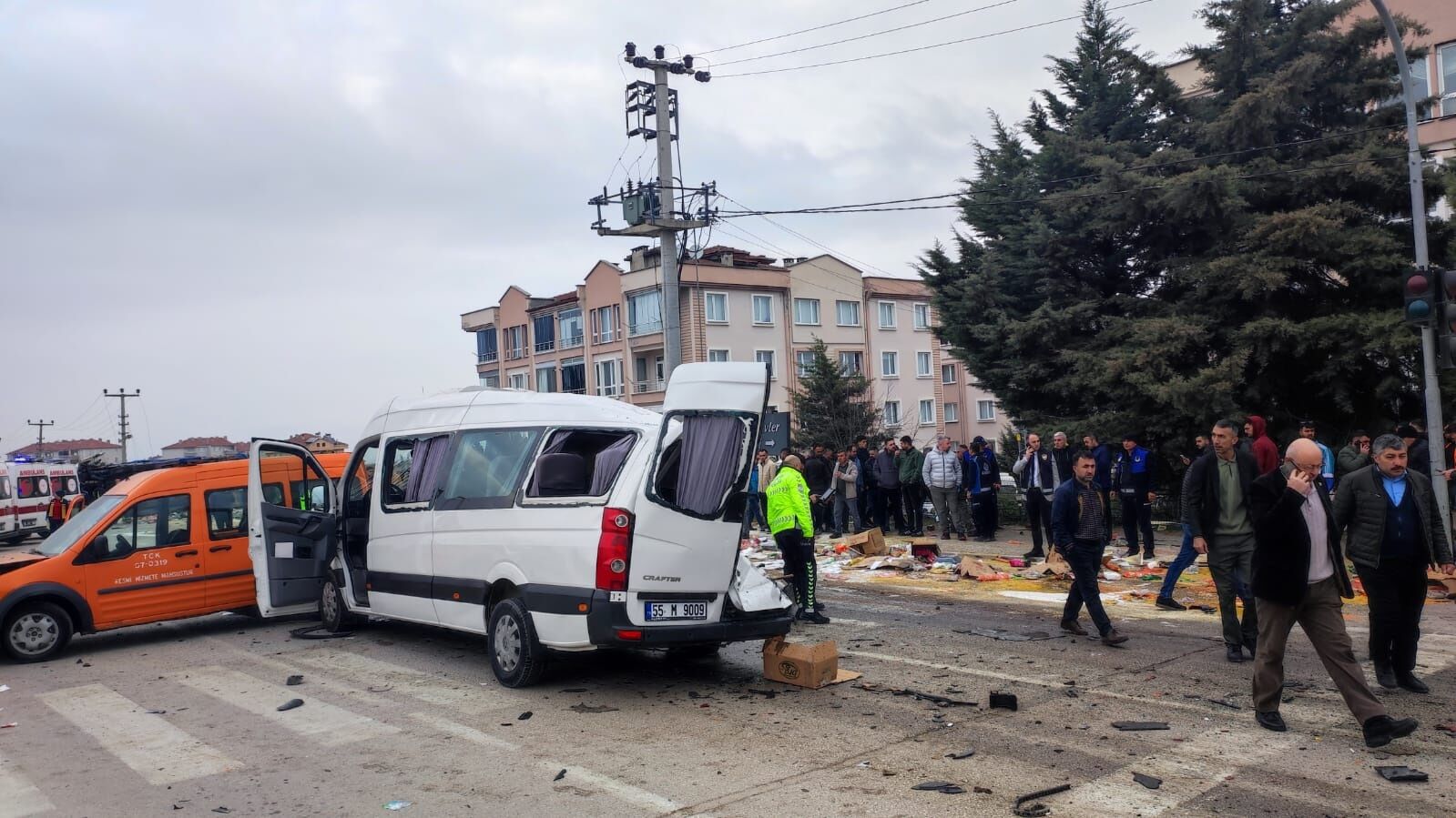 Samsun'da Freni Boşalan Kamyon Altı Araca Çarptı 19 Kişi Yaralandı1