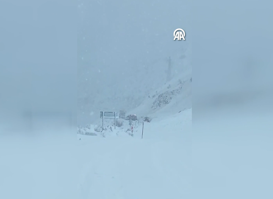 Şırnak Hakkari Kara Yoluna Çığ Düştü1