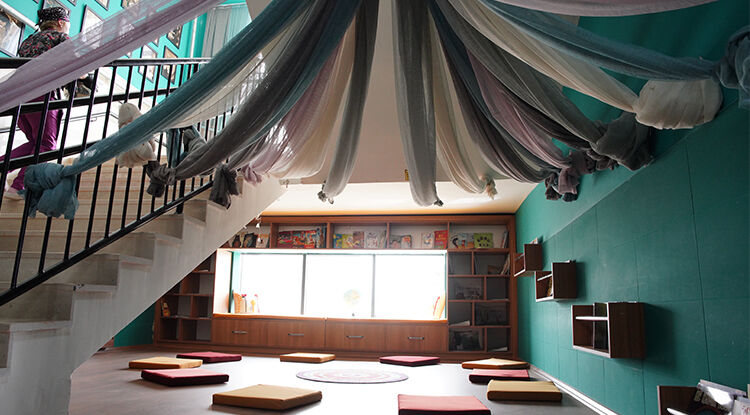 A N I L A R I N K İ T A P L A R L A B U L U Ş T U Ğ U K Ü T Ü P H A N E 1