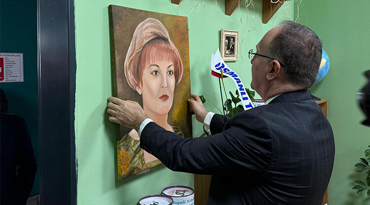 A N I L A R I N K İ T A P L A R L A B U L U Ş T U Ğ U K Ü T Ü P H A N E 5