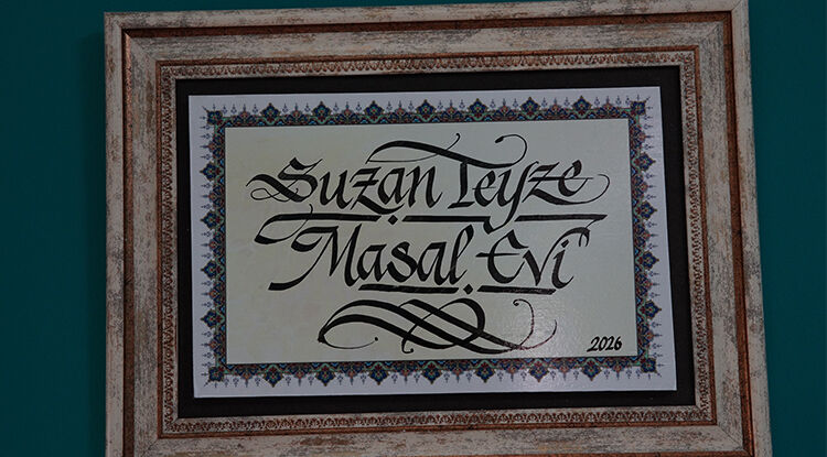 A N I L A R I N K İ T A P L A R L A B U L U Ş T U Ğ U K Ü T Ü P H A N E