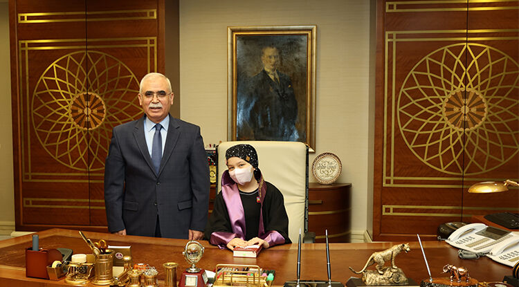 A Y M Başkanı Kadir Özkaya, Lösemi Tedavisi Gören Çocukları Misafir Etti 1