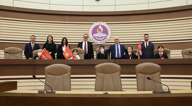 A Y M Başkanı Kadir Özkaya, Lösemi Tedavisi Gören Çocukları Misafir Etti 2