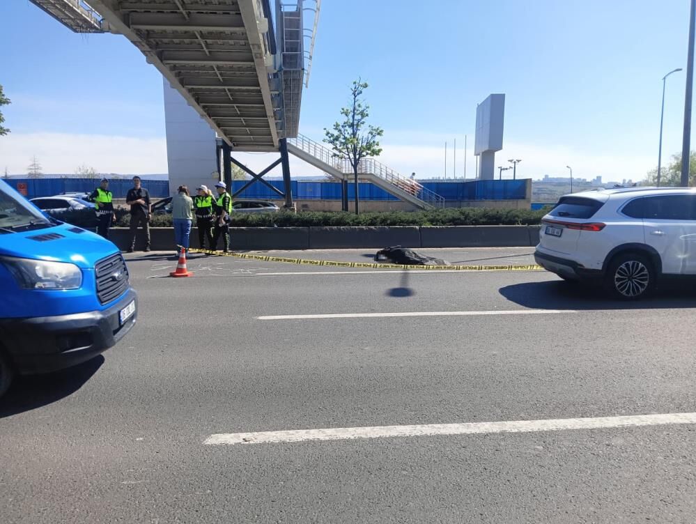 Ankara'da Üst Geçitten Düşen Işçiyi Otomobil Ezdi1