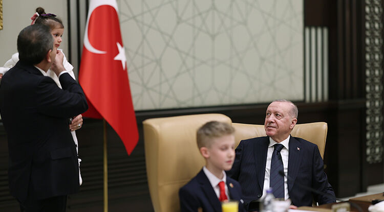 Cumhurbaşkanı Erdoğan, 23 Nisan Dolayısıyla Çocuklarla Bir Araya Geldi 1
