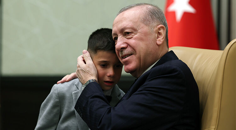 Cumhurbaşkanı Erdoğan, 23 Nisan Dolayısıyla Çocuklarla Bir Araya Geldi