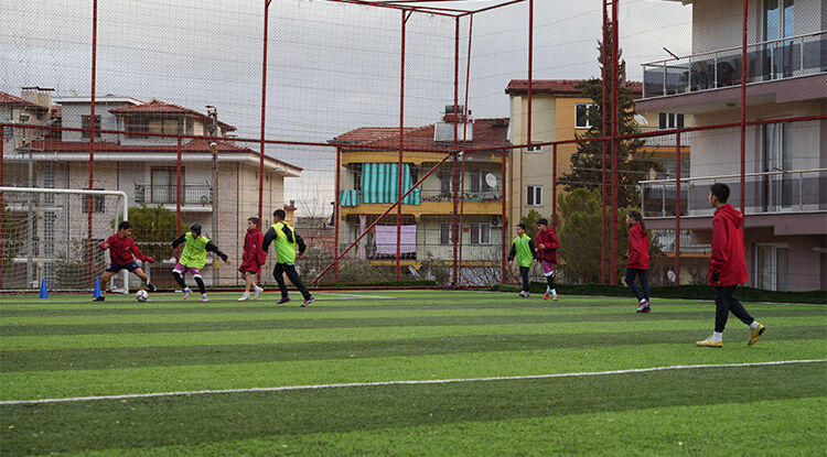 Devlet Memurluğunu Bırakıp Kendi Futbol Kulübünü Kurdu 3