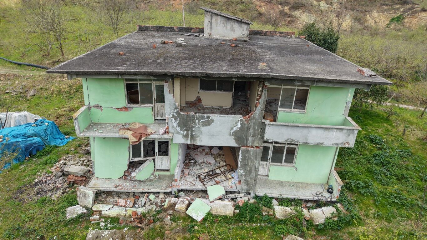 Heyelan Bölgesi (1)