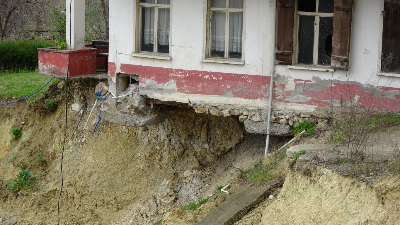 Heyelan Bölgesi (13)