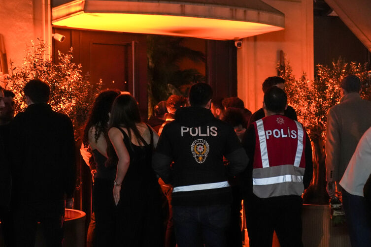 İstanbul'da Eğlence Mekanlarında Arama Yapıldı1