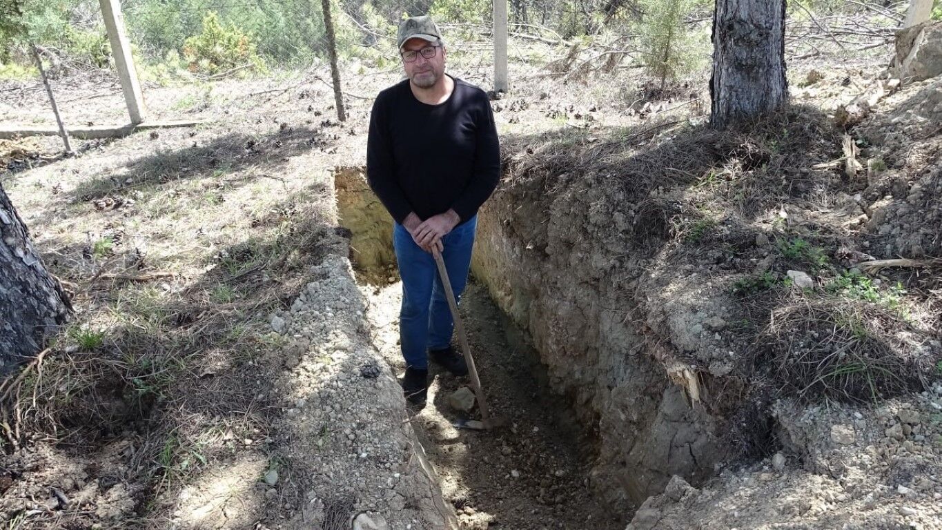 Kendi Mezarını Kazdı (2)