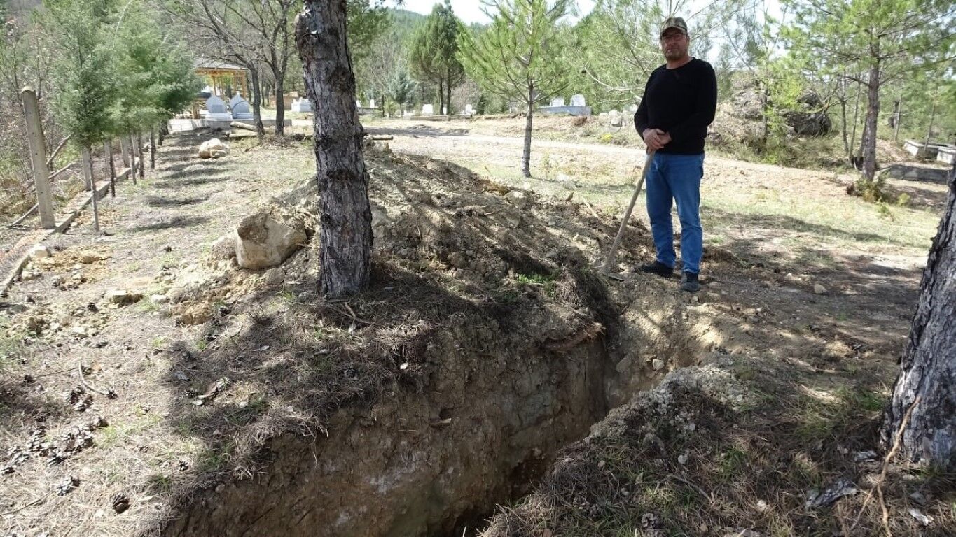 Kendi Mezarını Kazdı (3)