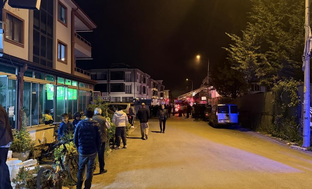 Mahallede Araçlar Yanarken Onlar Derbiyi Izledi1