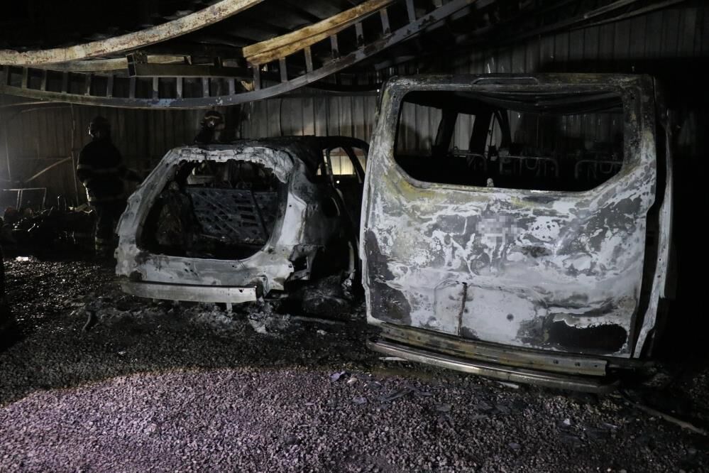 Mahallede Araçlar Yanarken Onlar Derbiyi Izledi2