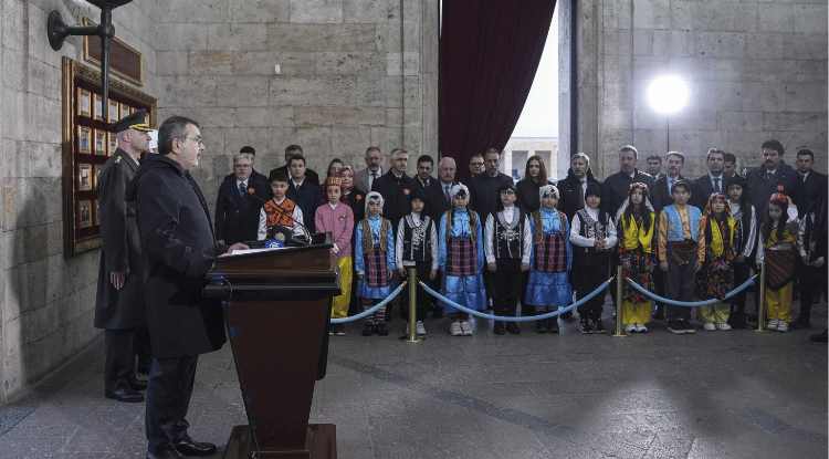 Milli Eğitim Bakanı Tekin, Öğretmen Ve Öğrencilerle Anıtkabir'i Ziyaret Etti2