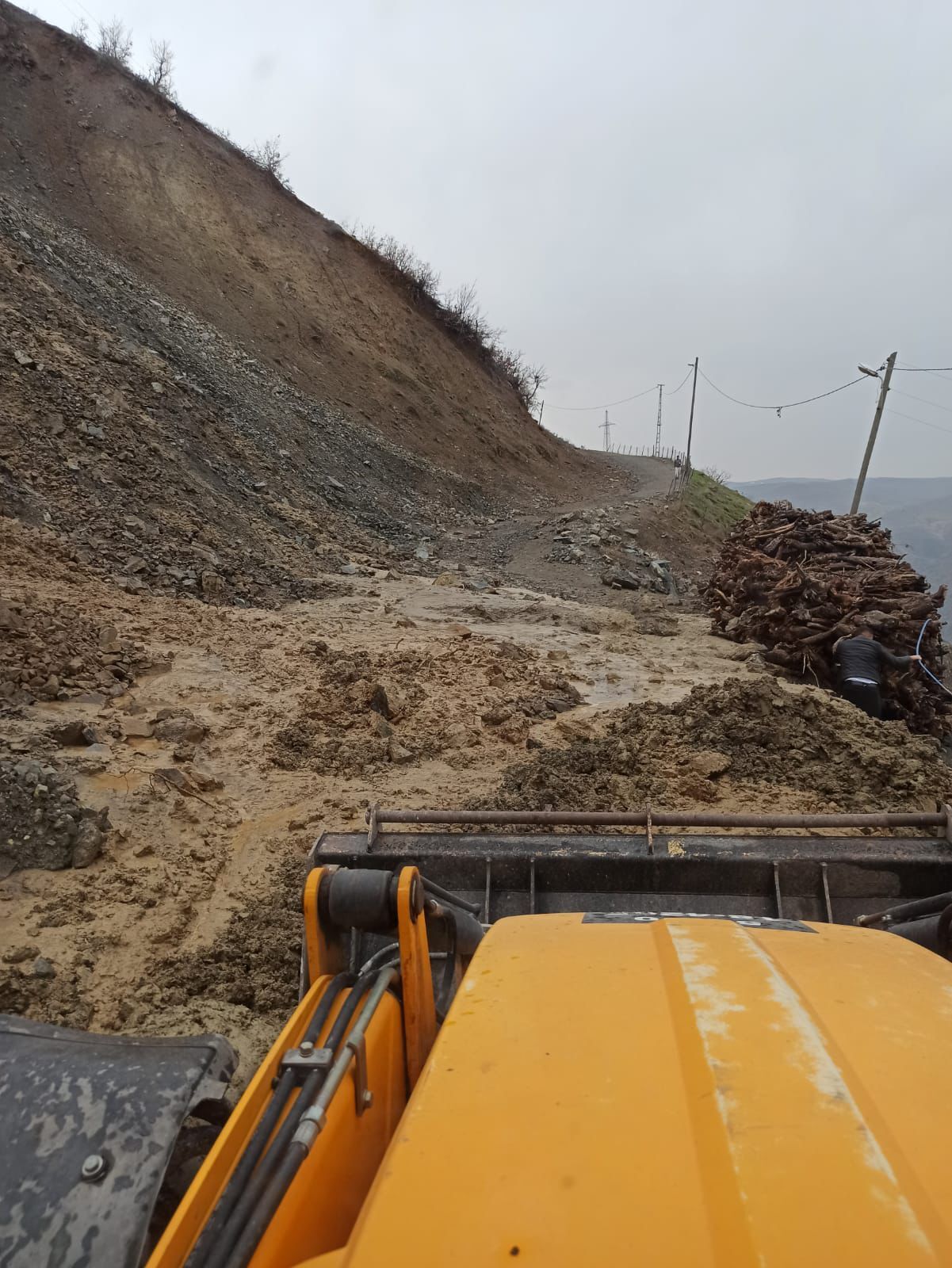 Siirt'te Sağanak Nedeniyle 70 Köy Yolu Kapandı1