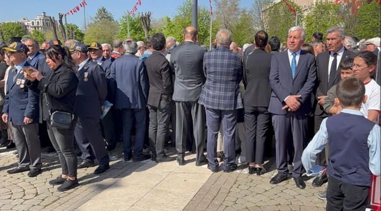 Y Ü Z Ü N Ü Z D E N N E H A Y I R G Ö R D Ü K K İ!