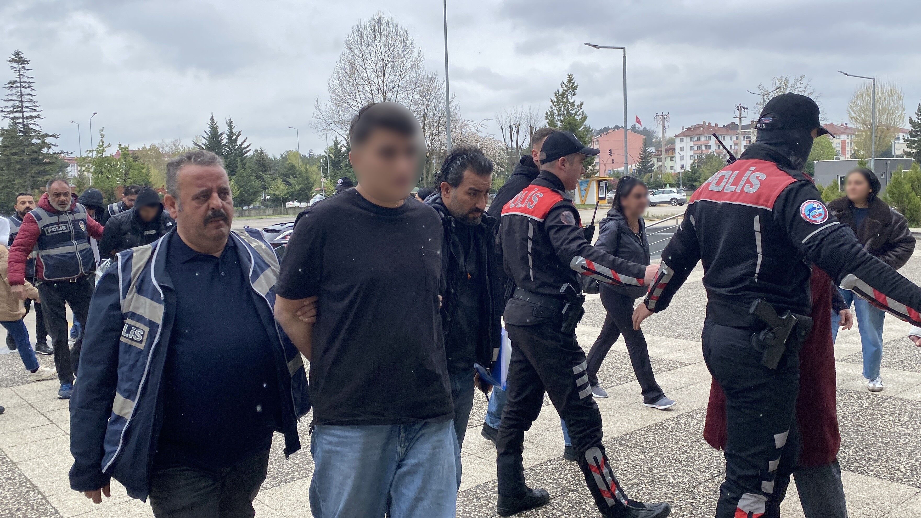 A W696098 01Ailelerden basın mensuplarına tepki: 