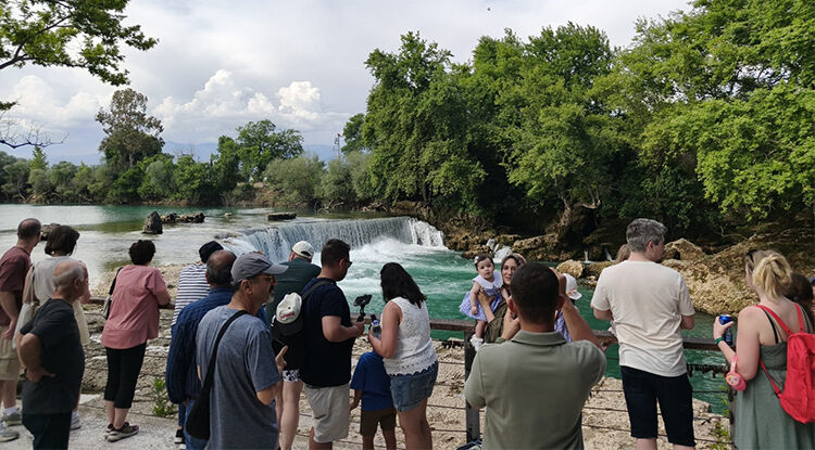 Antalya, Bayramda Yerli Ve Yabancı Turistlerin Gözdesi Oldu 1
